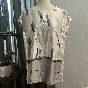 Preowned pull over blouse. Sz L women. Brand is Dalia.